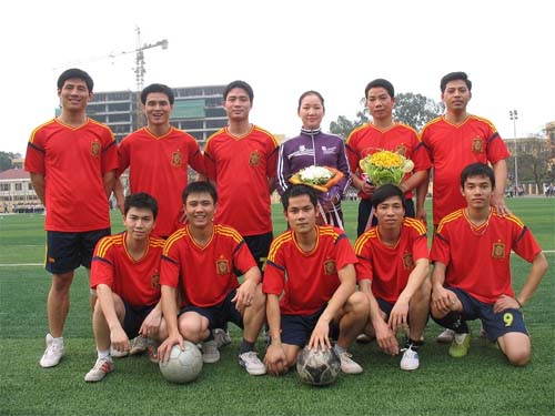 Đội bóng đá cán bộ giáo viên tham gia "CÚP TUỔI TRẺ -2012"